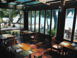 Breakfast, lunch and dinner served  - Chaweng Blue Lagoon Hotel (Koh Samui)