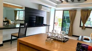 Family Room | Room amenity