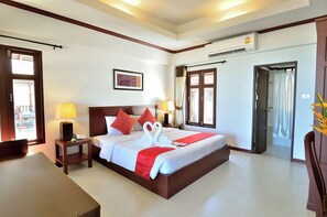 Beach Front Bungalow | In-room safe, desk, bed sheets - First Bungalow Beach Resort (Koh Samui)