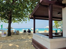 Beach Front Bungalow | Vista para praia/oceano