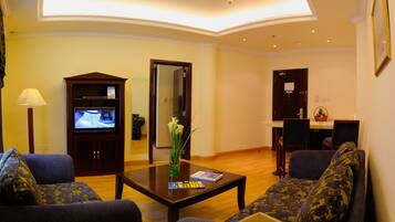 Executive Suite | Living room | TV