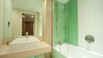 Kamar, 1 Tempat Tidur King, Bebas Asap Rokok (Leisure) | Kamar mandi | Perlengkapan mandi gratis, pengering rambut,  dan handuk