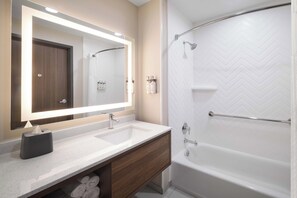Vòi sen/bồn tắm kết hợp, đồ dùng nhà tắm miễn phí, máy sấy tóc 