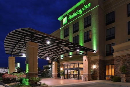 Property entrance. Holiday Inn Montgomery Airport South by IHG