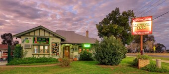 森林小屋汽車旅館和餐廳