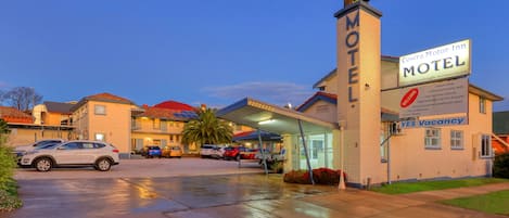 Standardzimmer, Nichtraucher (Budget Room) | Unterkunftsgelände