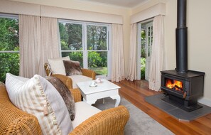 1 bedroom, premium bedding, free minibar items, iron/ironing board - Crystal Creek Meadows Luxury Cottages (Kangaroo Valley)