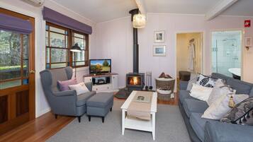 1 bedroom, premium bedding, free minibar items, iron/ironing board