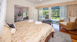 1 bedroom, premium bedding, free minibar items, iron/ironing board - Crystal Creek Meadows Luxury Cottages (Kangaroo Valley)