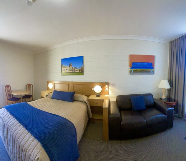 Camera Standard, non fumatori (Queen bed room for couple) | Una scrivania, ferro/asse da stiro, Wi-Fi gratuito, lenzuola