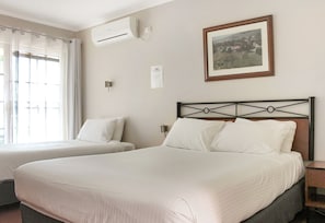 Kamar Standar, balkon (Saleyard Motel Room) | Wi-Fi gratis dan seprai linen