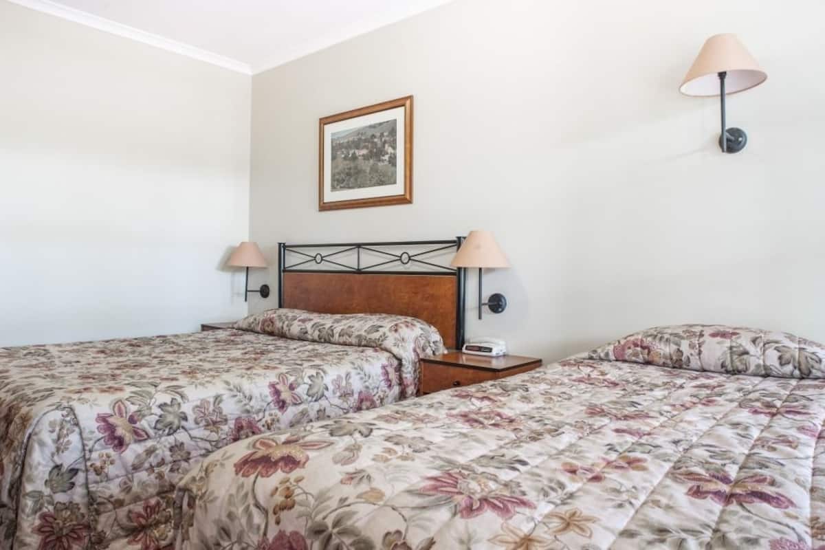 standard room, balcony (saleyard motel room) | free wifi, bed sheets