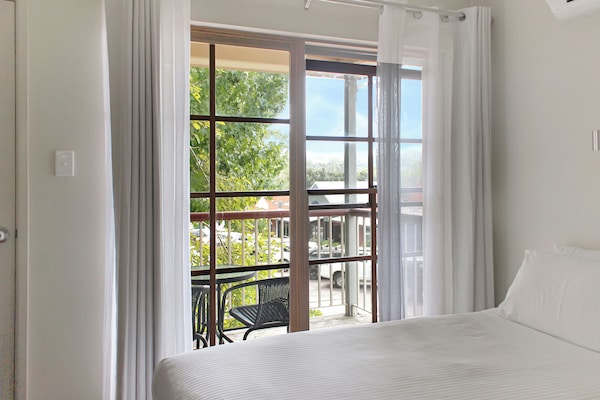 Standard Room, Balcony (Saleyard Motel Room)