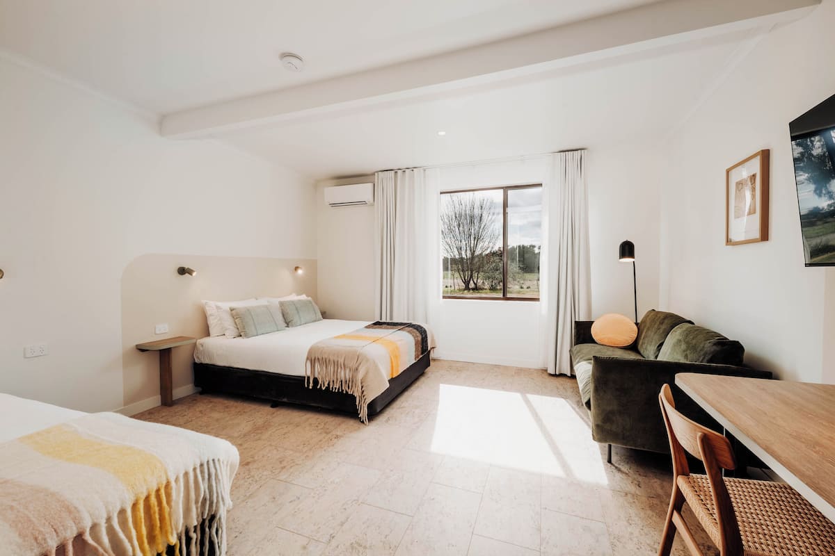 1 bedroom, free WiFi, bed sheets