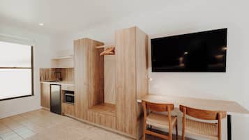 Family Room, Multiple Beds, Non Smoking | Wardrobe