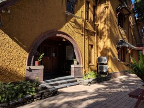 Entrée de l’hébergement