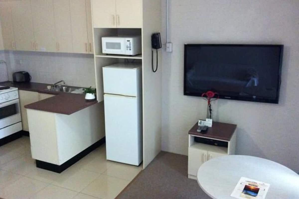 apartman | Privát konyha | Nagyméretű hűtő/fagyasztó, mikrohullámú sütő és kávé-/teafőző