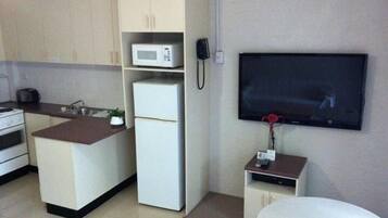 Twin Room | Private kitchen | Full-sized fridge, microwave, coffee/tea maker, electric kettle