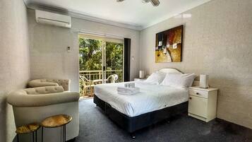 1 bedroom, premium bedding, free WiFi