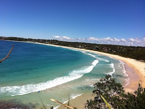 Una playa cerca