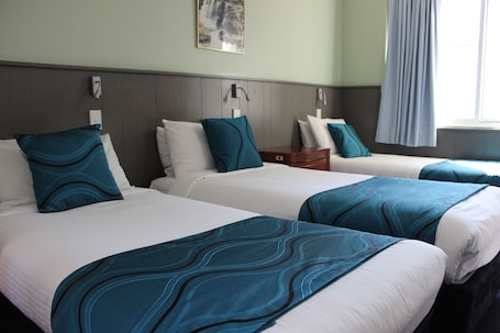 Minibar, escritorio y sistema de insonorización