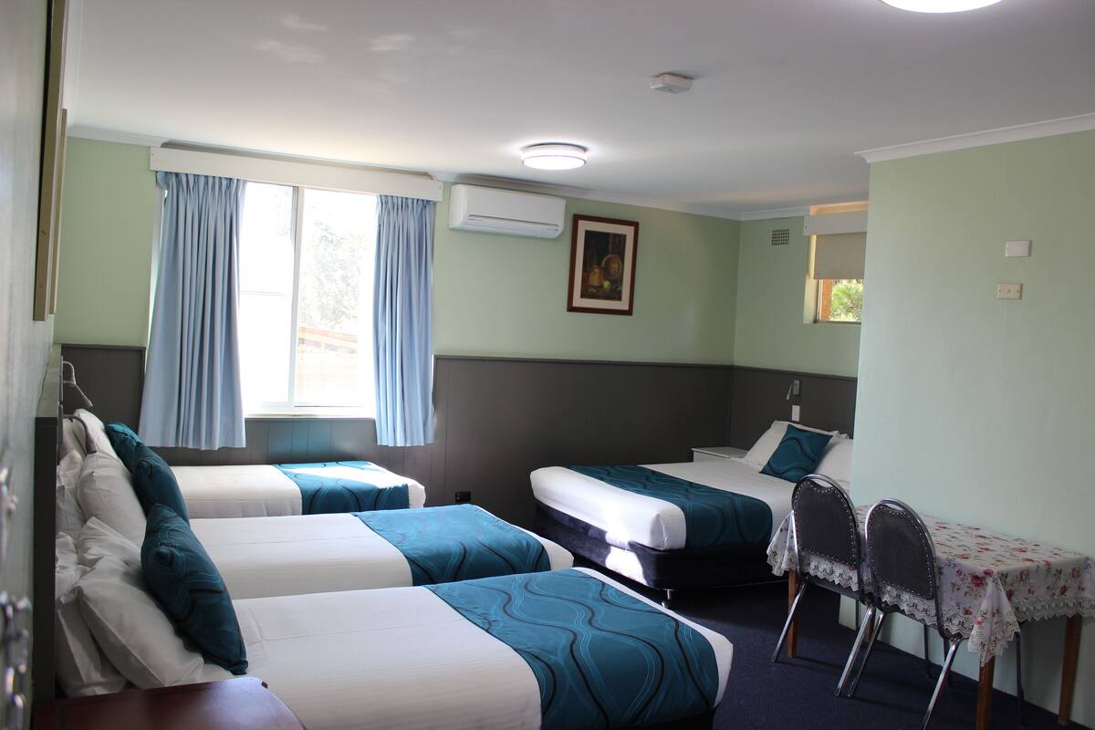 Kamar Keluarga, 1 kamar tidur | Minibar, meja kerja, kedap suara, dan setrika/meja setrika