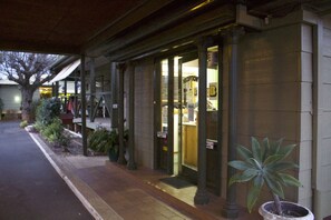 A building with a reception area, a potted plant, and a clear entrance. - Lake Forbes Motel (Forbes)