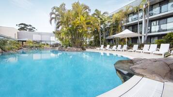 2 outdoor pools, free cabanas, pool umbrellas