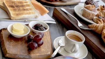 Daily full breakfast for a fee