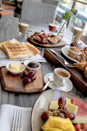 Daily full breakfast for a fee