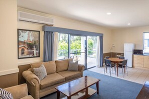 Living area - Hawkesbury Race Club Motel (Clarendon)