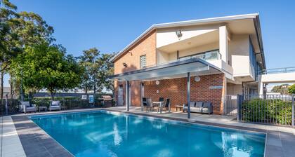 Hawkesbury Race Club Motel