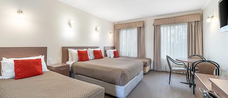 Chambre familiale, cuisinette | Literie de qualitĂ©, minibar, bureau, systĂšme dâinsonorisation