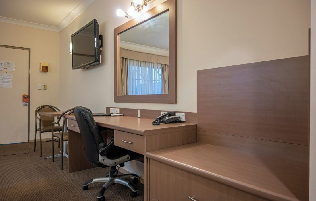 deluxe room, 1 queen bed | premium bedding, minibar, desk, soundproofing