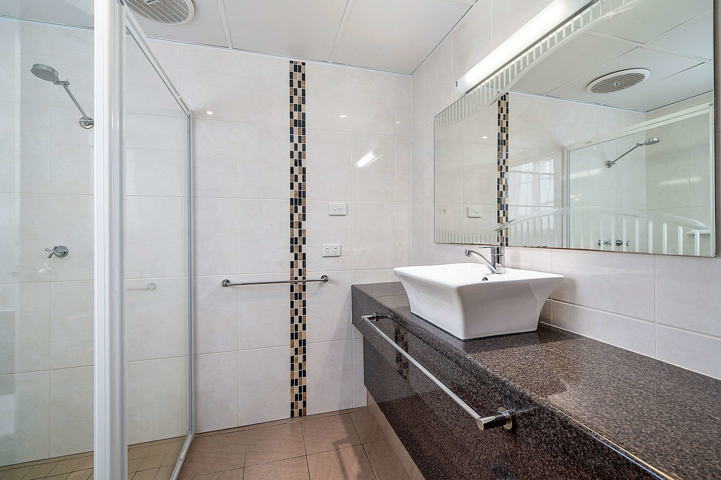 deluxe room, 1 queen bed | bathroom | shower, free toiletries, hair dryer, towels