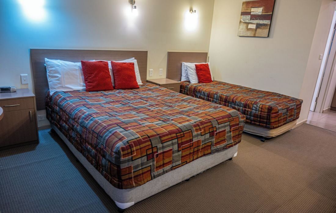 deluxe twin room | premium bedding, minibar, desk, soundproofing