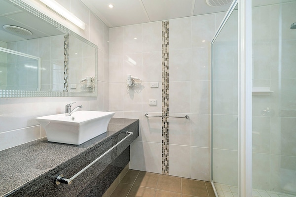 Premium bedding, minibar, desk, soundproofing