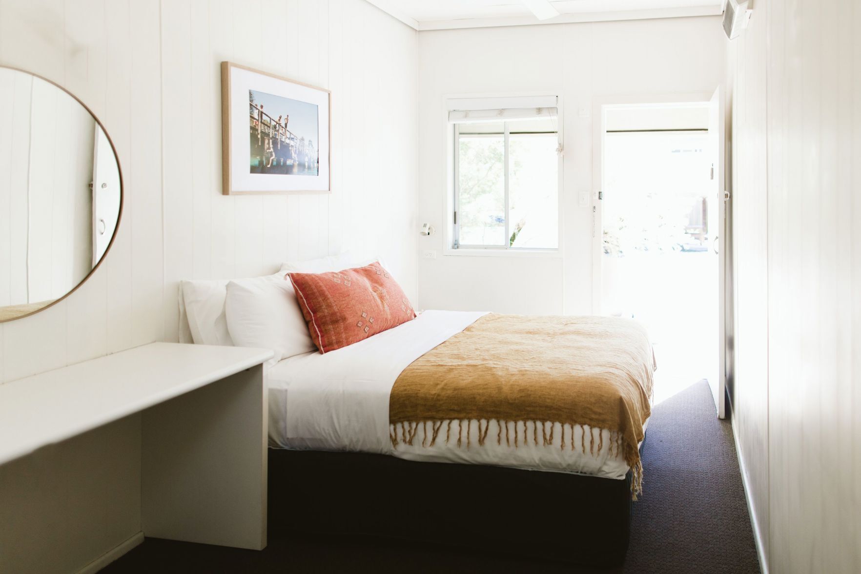 Desk, laptop workspace, iron/ironing board, free WiFi