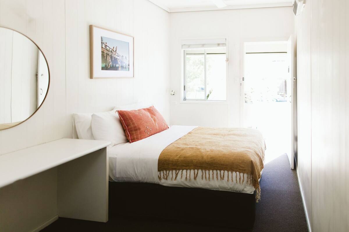 Desk, laptop workspace, iron/ironing board, free WiFi