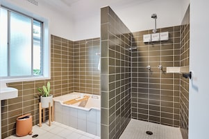 Apartment, 3 Bedrooms | Bathroom