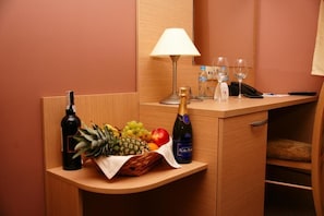Premium bedding, Select Comfort beds, in-room safe, desk - Hotel Carskie Koszary (Zamosc)