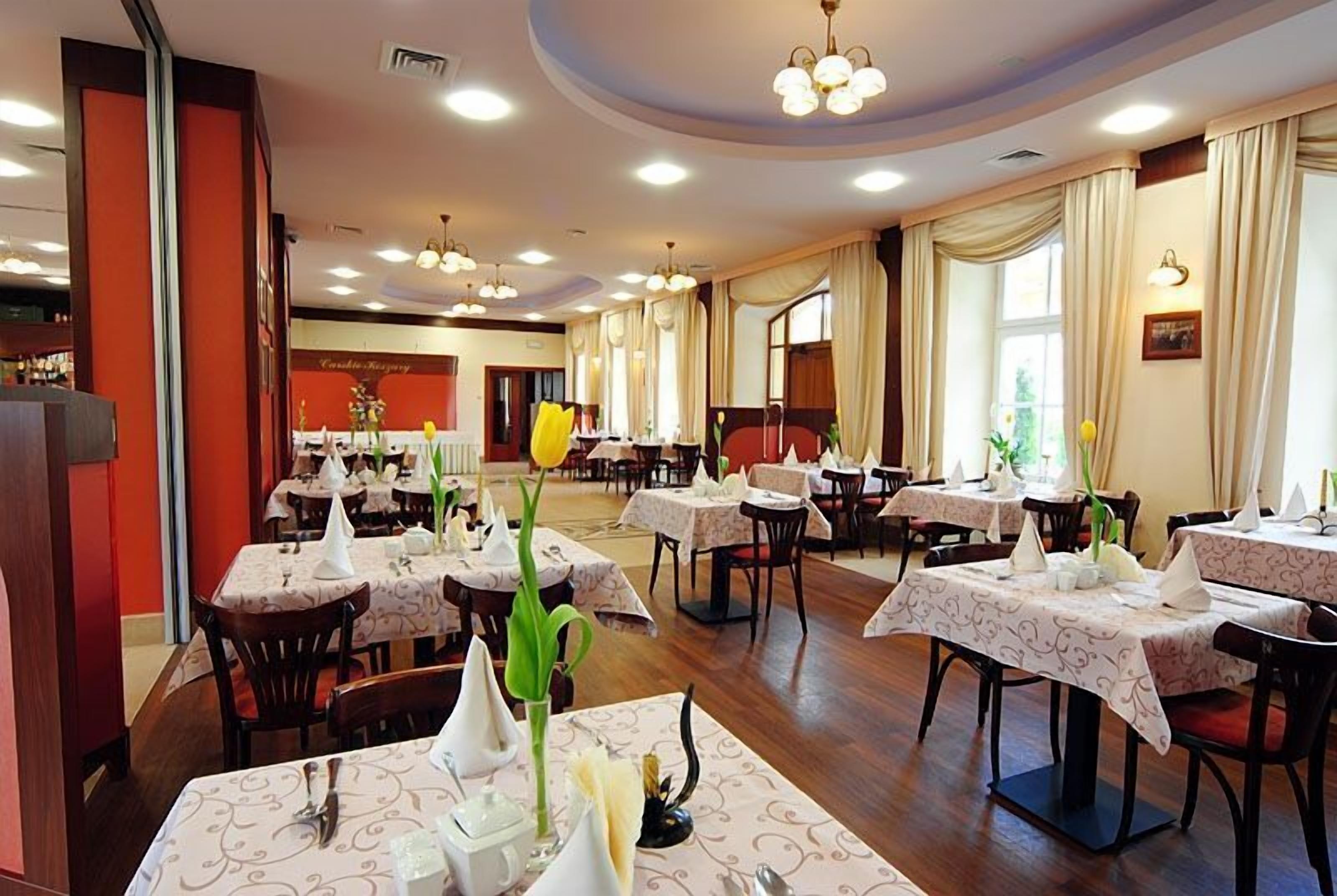 Lunsj og middag serveres