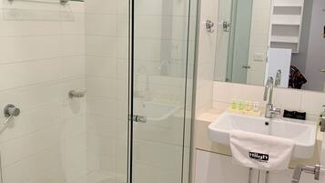 Standard Apartment, 1 Bedroom | Bathroom