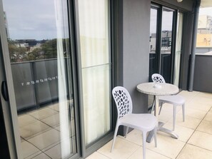 Business Studio, 1 Queen Bed, City View | Terrace/patio