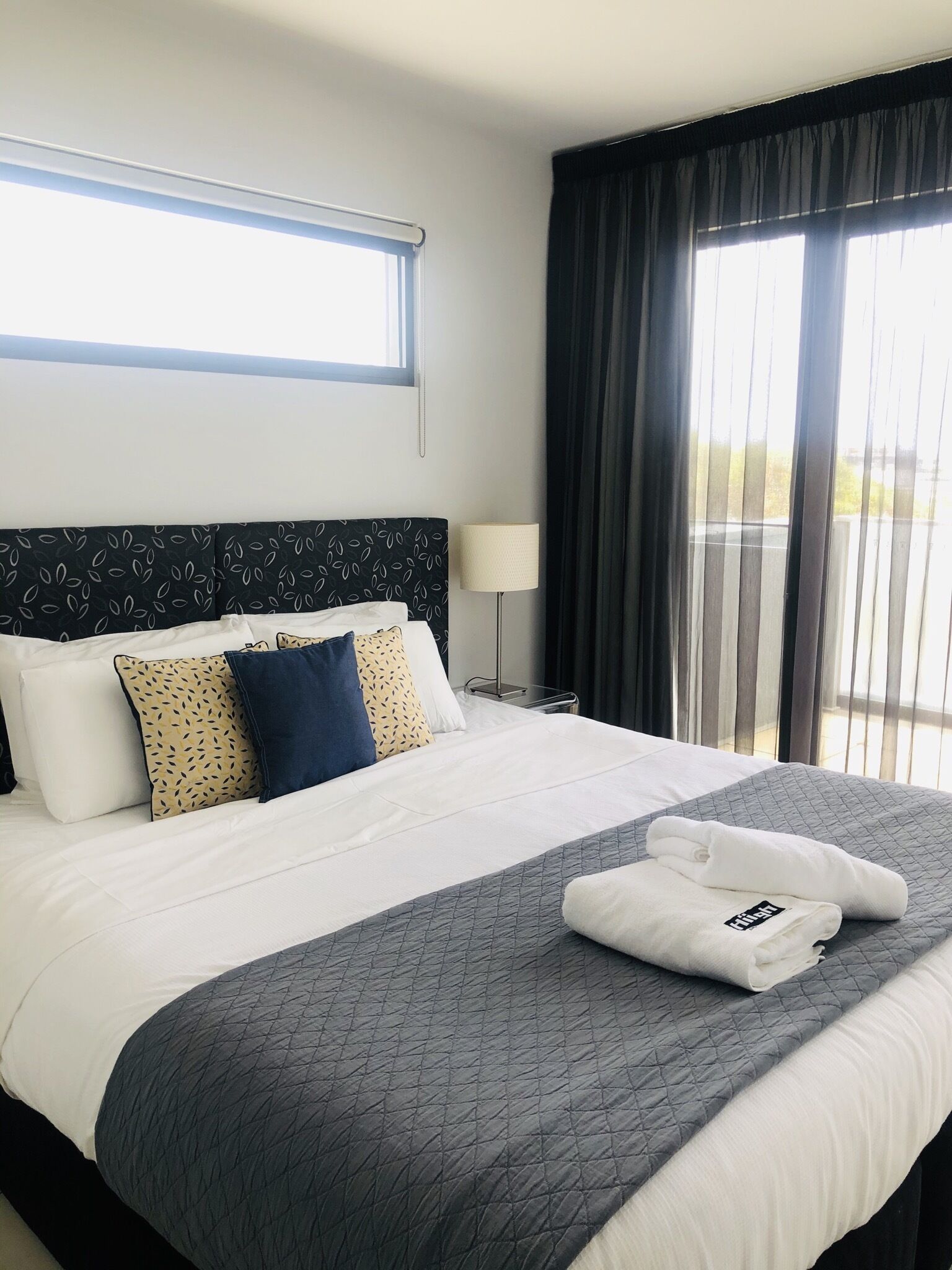 Business Studio, 1 Queen Bed, City View | Individually decorated, individually furnished, desk, iron/ironing board