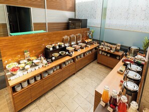 Daily buffet breakfast (JPY 1800 per person)