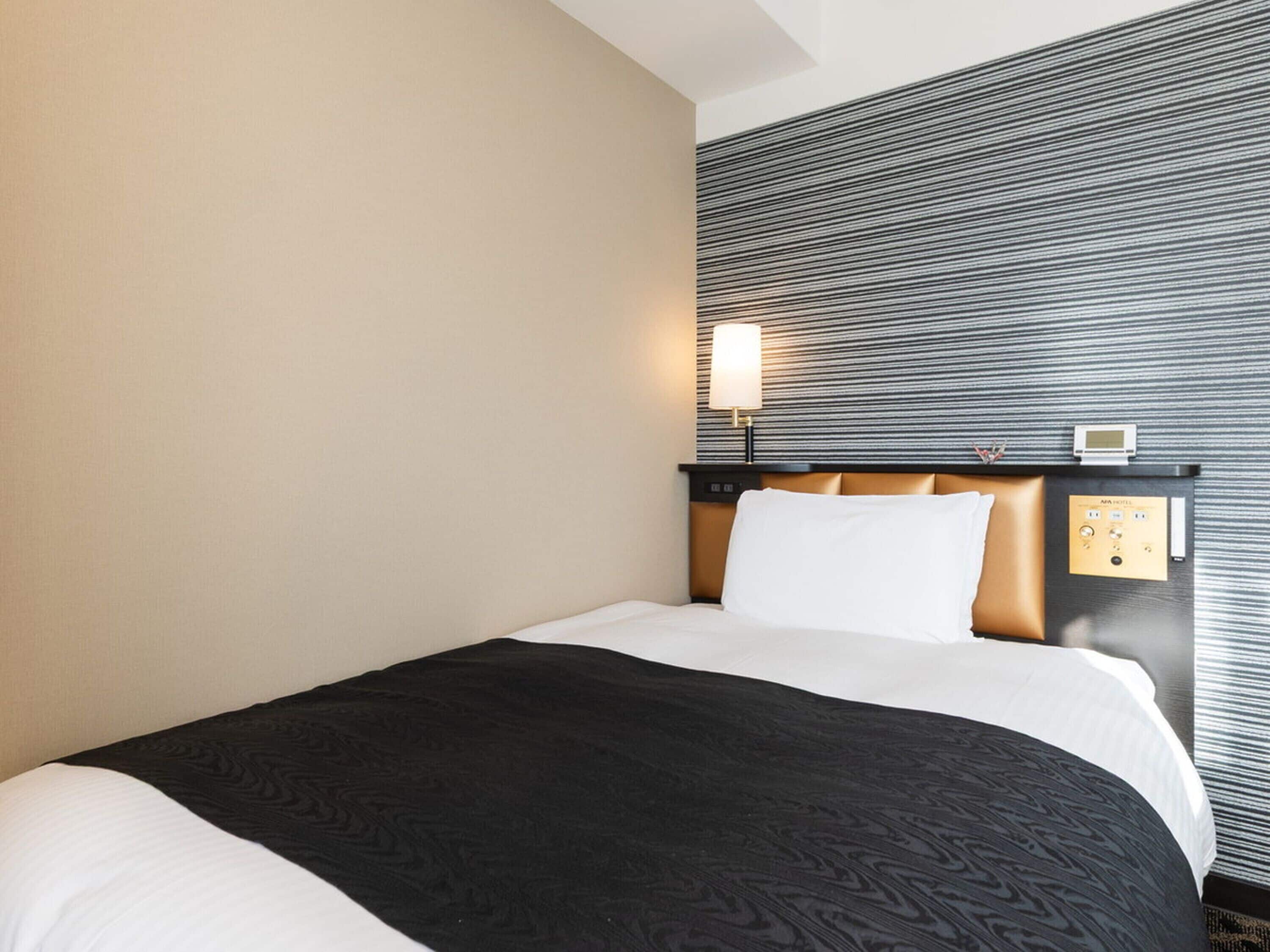 办公桌、遮光窗帘、熨斗/熨板、免费 WiFi