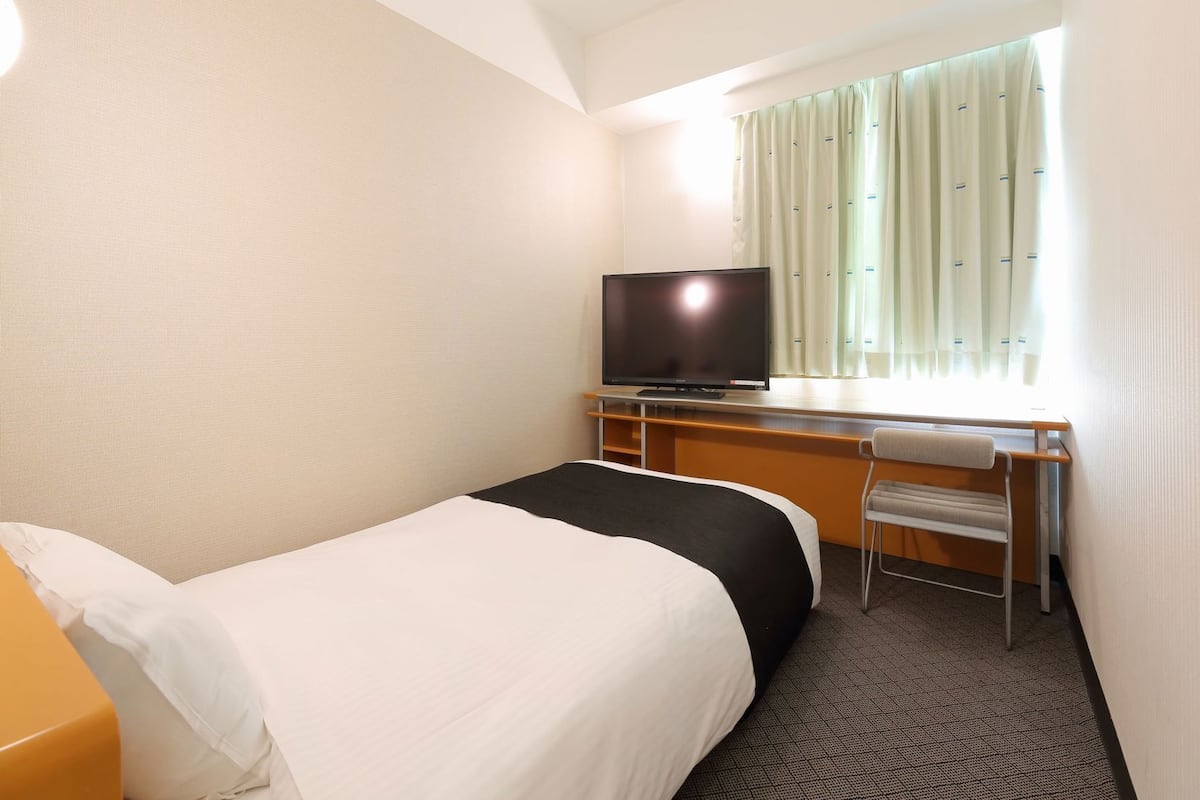 Desk, blackout curtains, iron/ironing board, free WiFi