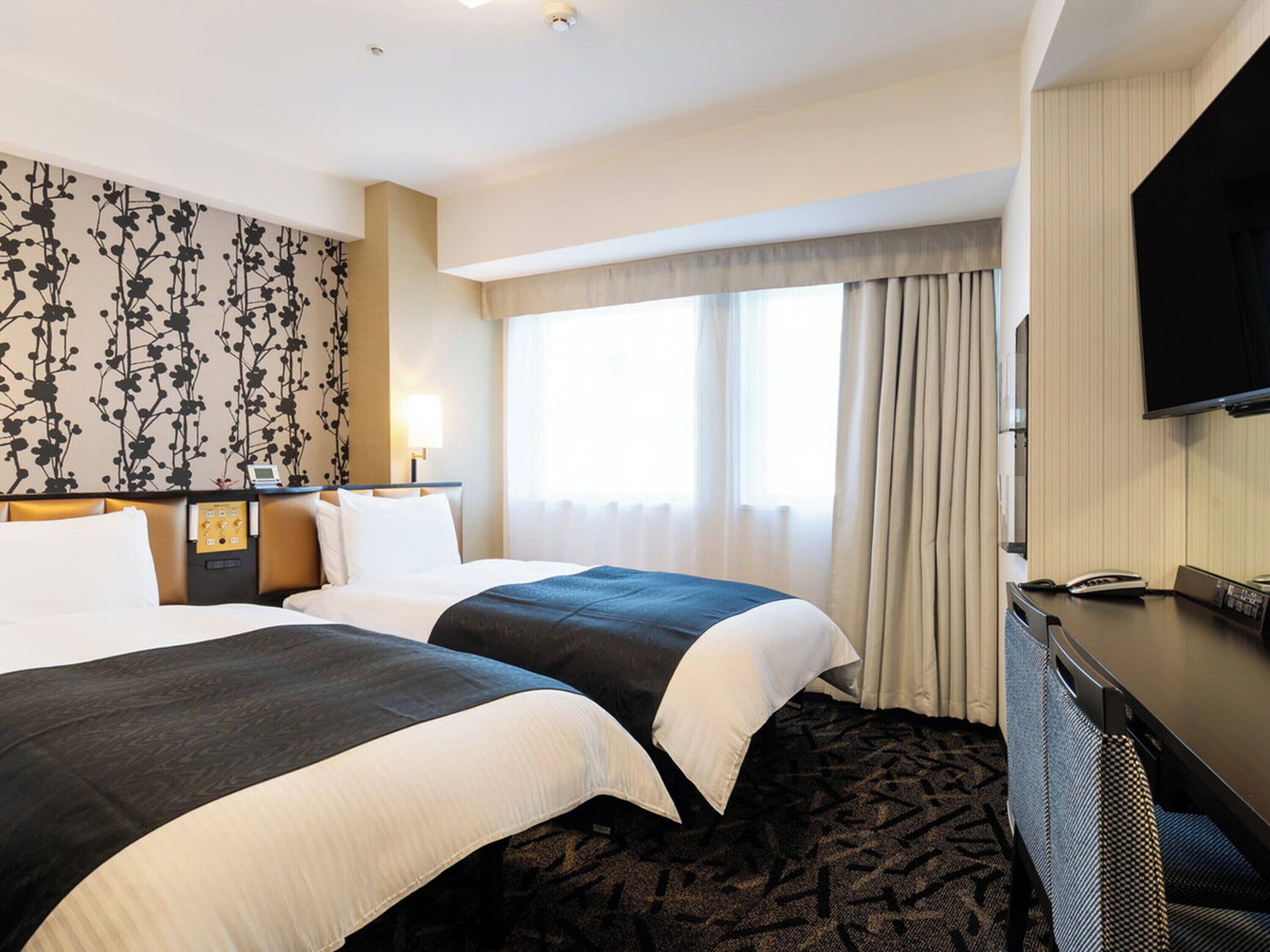 办公桌、遮光窗帘、熨斗/熨板、免费 WiFi