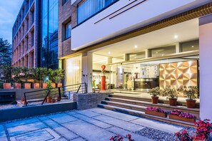 Pintu masuk properti